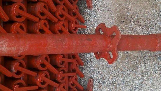 輪扣式腳手架,一扣一扣扣上頂部